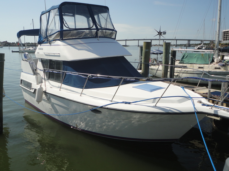1994 Carver 300 Aft Cabin