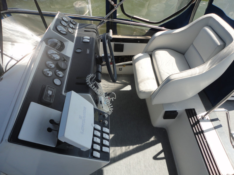 1994 Carver 300 Aft Cabin