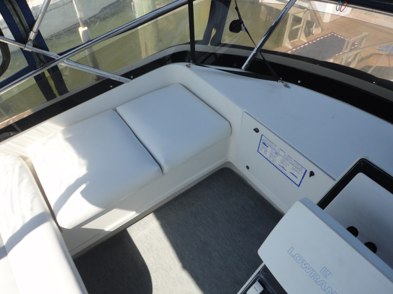 1994 Carver 300 Aft Cabin