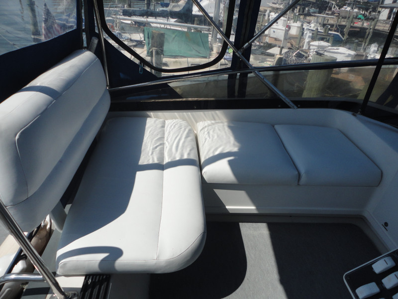 1994 Carver 300 Aft Cabin