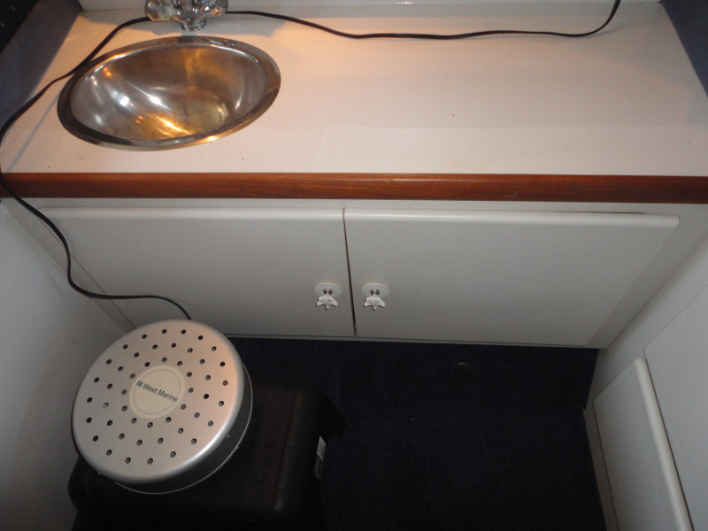 1994 Carver 300 Aft Cabin