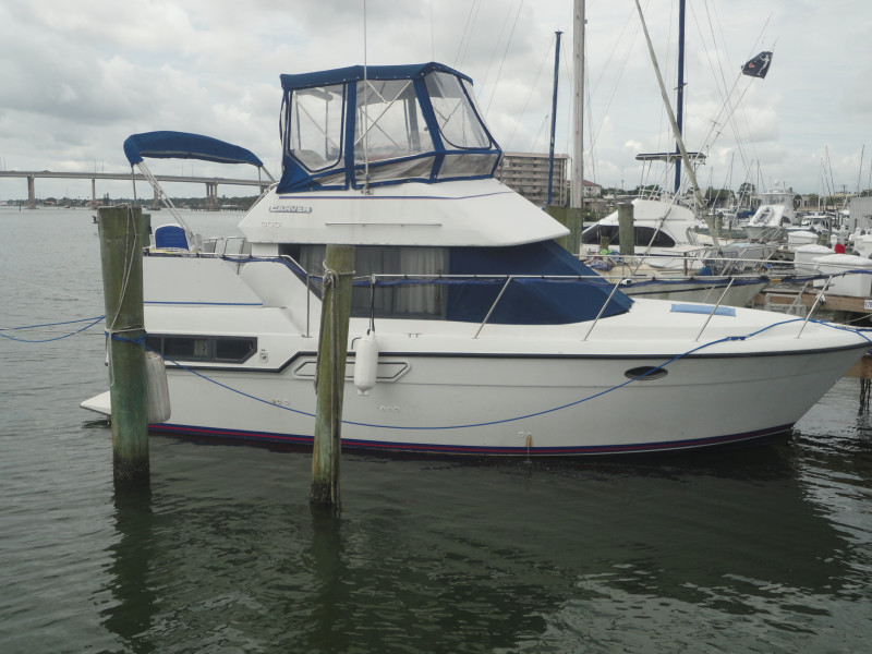 1994 Carver 300 Aft Cabin