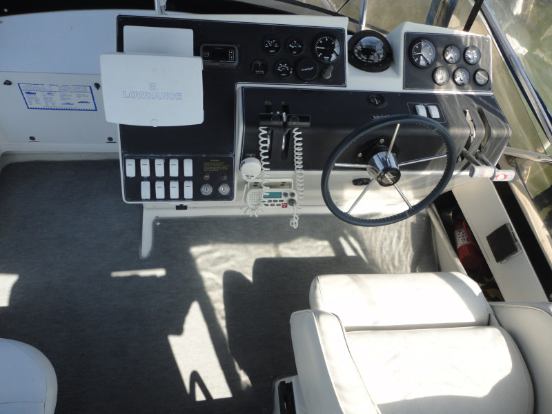 1994 Carver 300 Aft Cabin