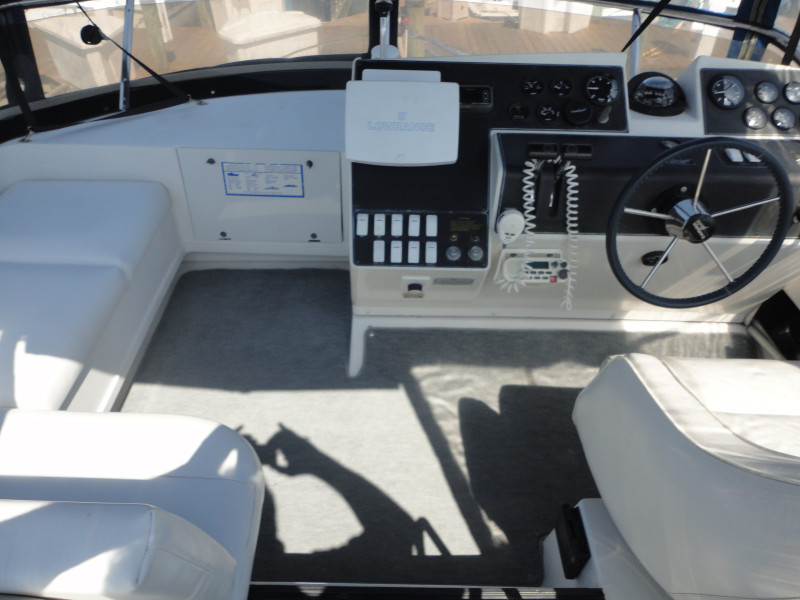 1994 Carver 300 Aft Cabin