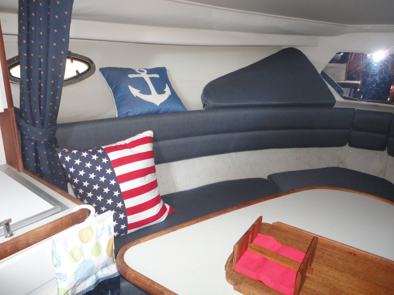 1994 Carver 300 Aft Cabin