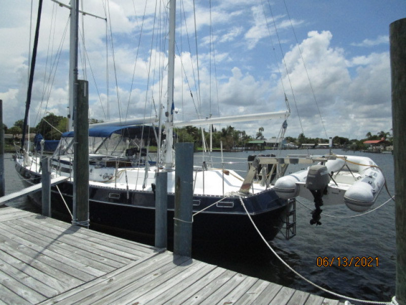 51' Morgan port aft profile