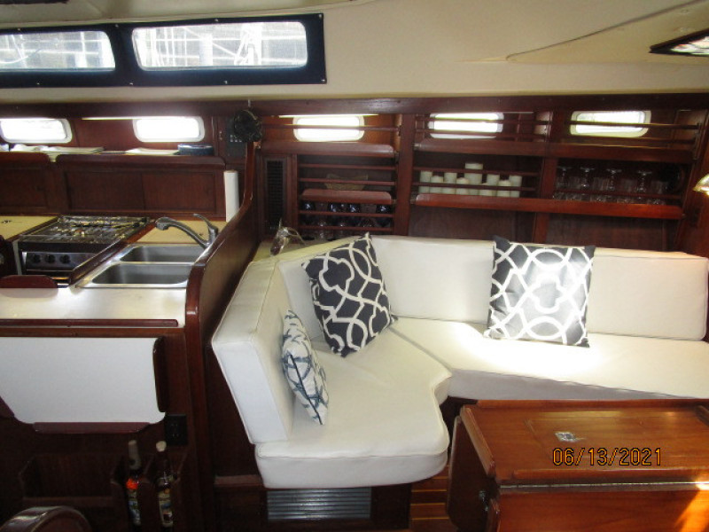 51' Morgan salon port
