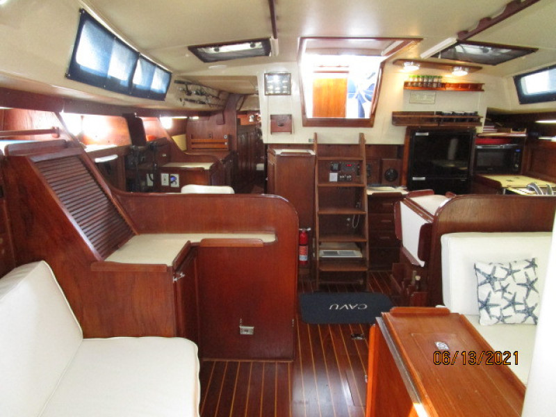 51' Morgan salon aft