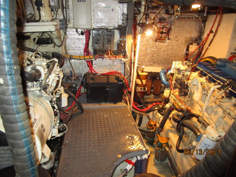 51' Morgan mechanical compartment2