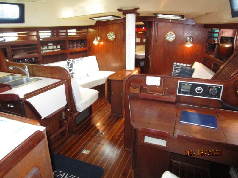 51' Morgan salon forward