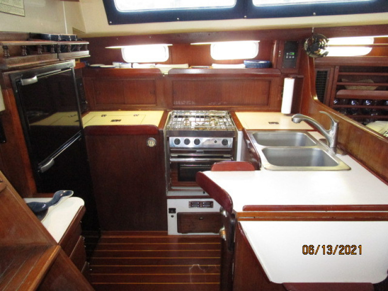 51' Morgan galley2