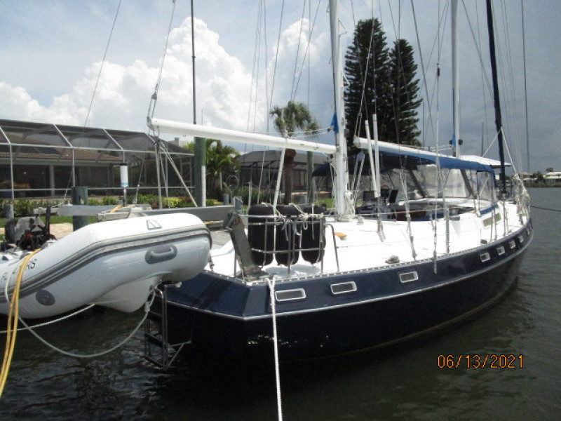 51' Morgan starboard aft profile