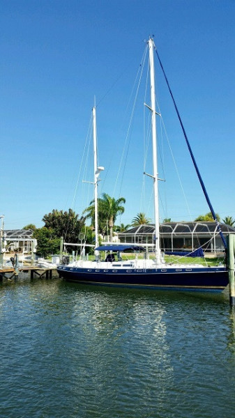 51' Morgan starboard forward profile