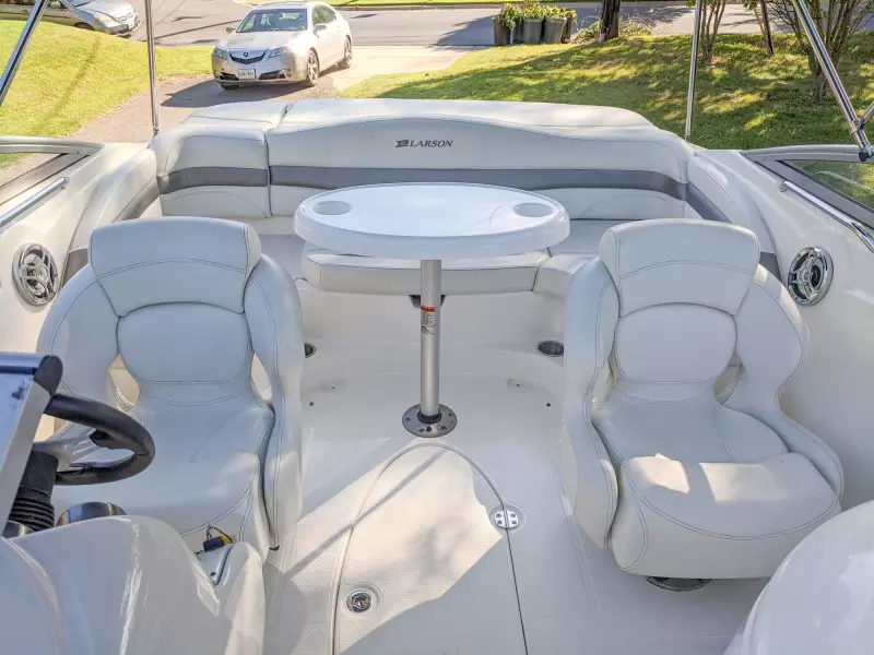 25ft Larson Yacht For Sale