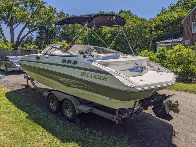 25ft Larson Yacht For Sale