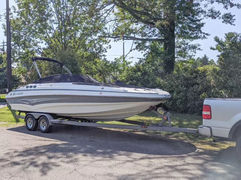 25ft Larson Yacht For Sale