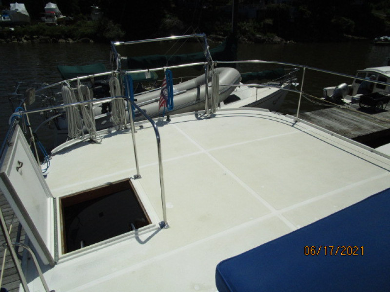 36' Kadey-Krogen flybridge aft