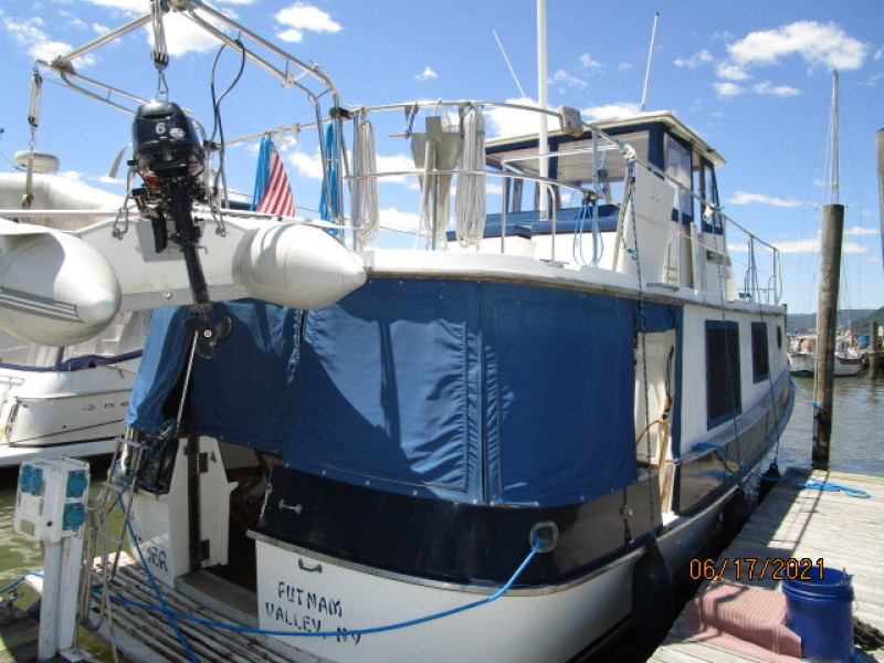 36' Kadey-Krogen starboard aft profile2
