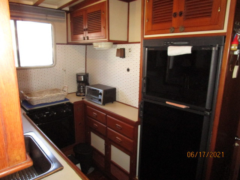 36' Kadey-Krogen galley2