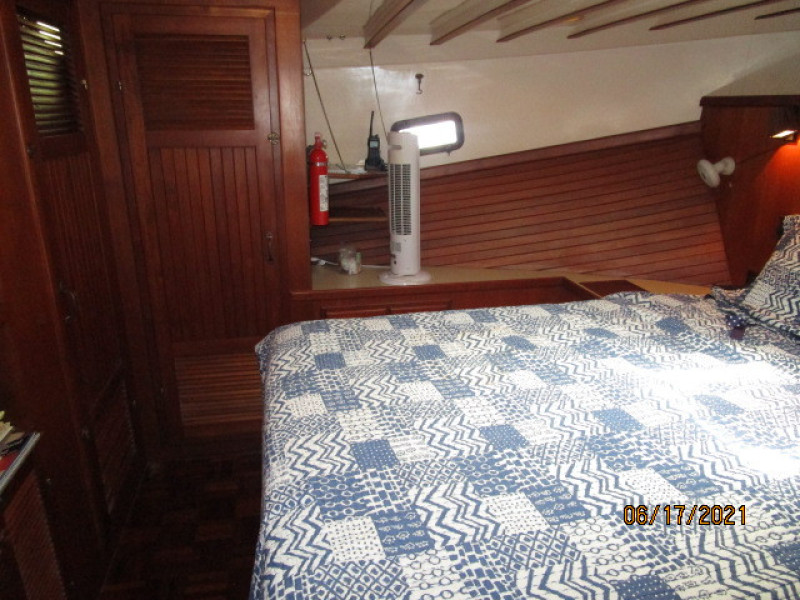 36' Kadey-Krogen stateroom port