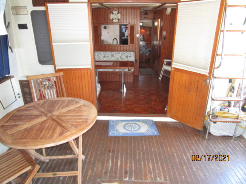 36' Kadey-Krogen aftdeck forward