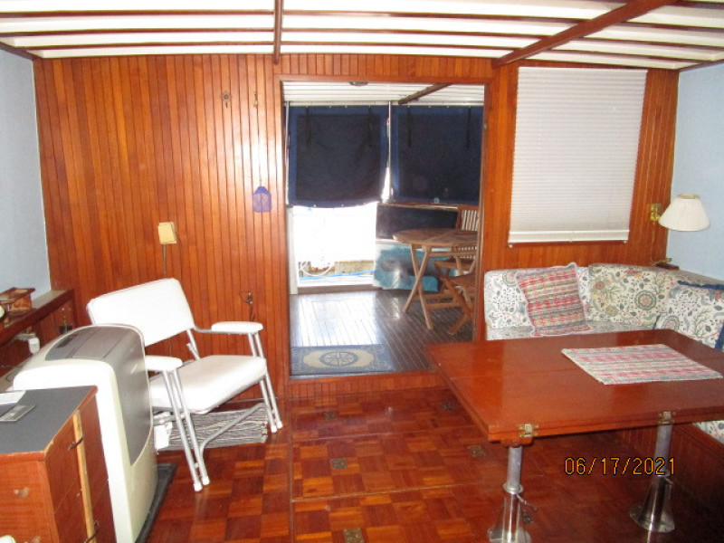 36' Kadey-Krogen salon aft