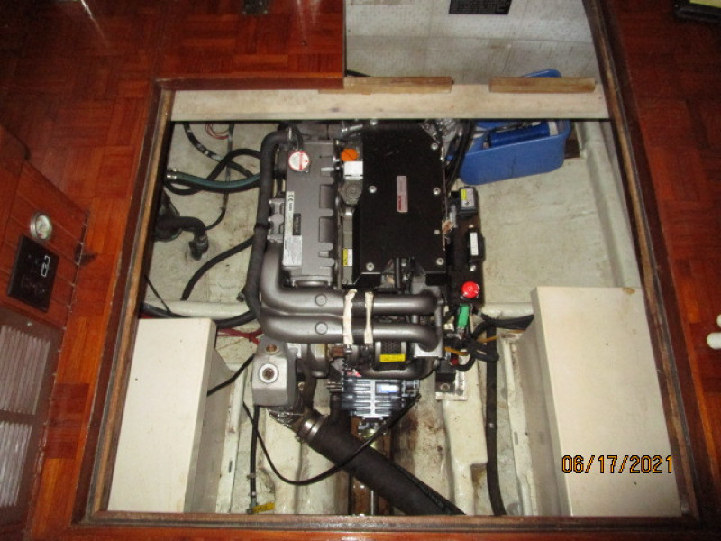36' Kadey-Krogen engine compartment