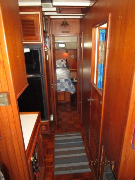 36' Kadey-Krogen companionway