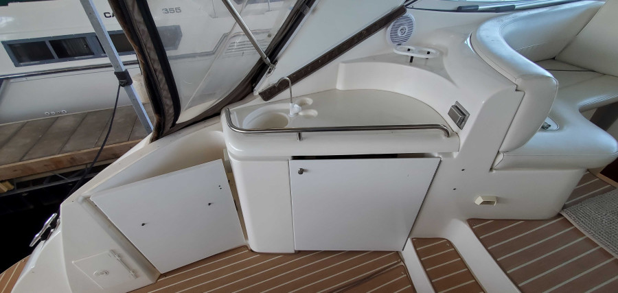 2001 Cruisers Yachts 3470