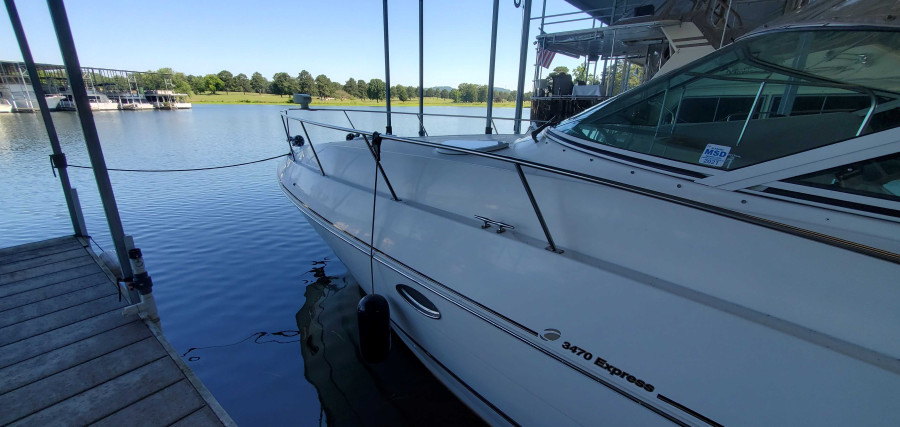 2001 Cruisers Yachts 3470