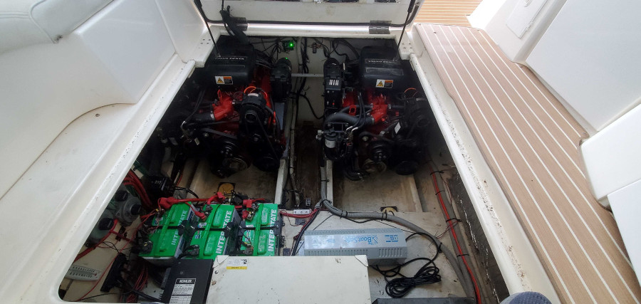 2001 Cruisers Yachts 3470