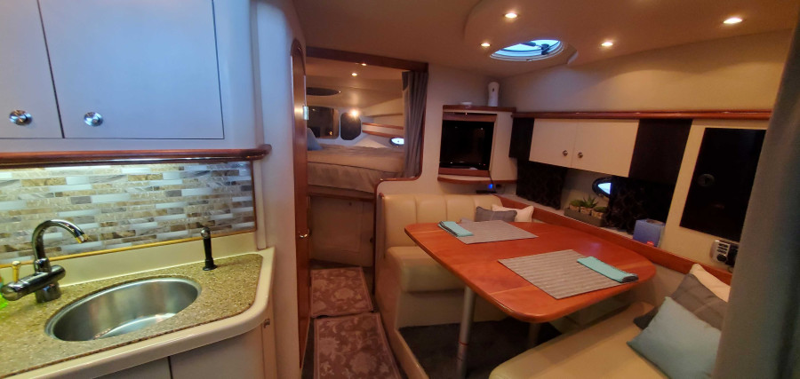 2001 Cruisers Yachts 3470