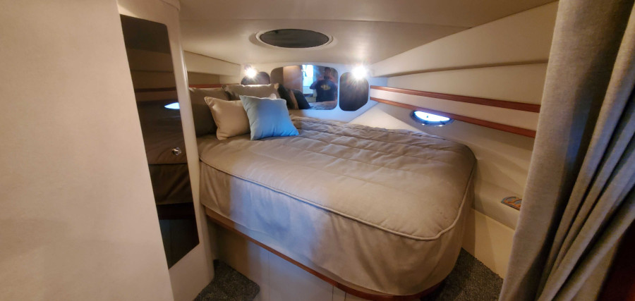 2001 Cruisers Yachts 3470