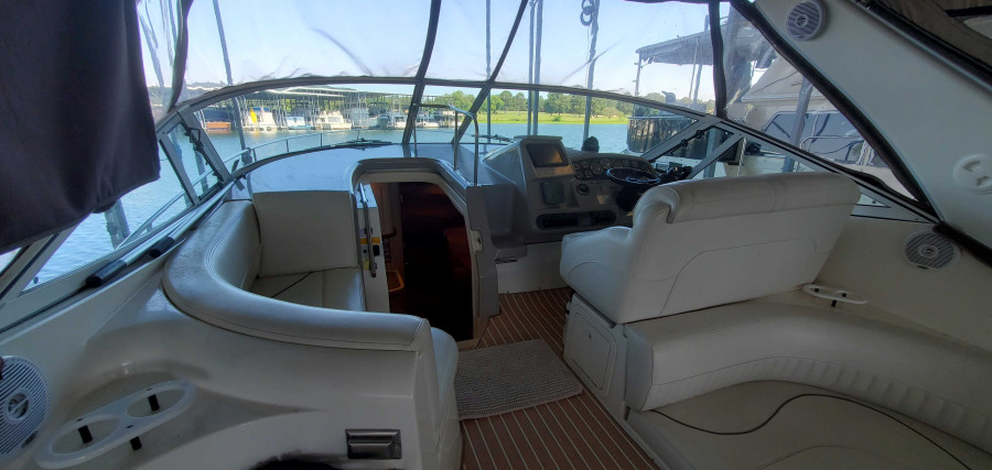 2001 Cruisers Yachts 3470
