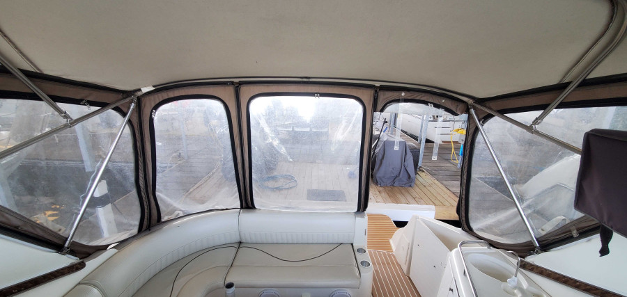 2001 Cruisers Yachts 3470