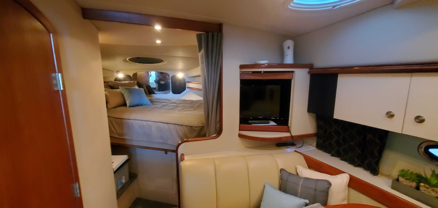 2001 Cruisers Yachts 3470