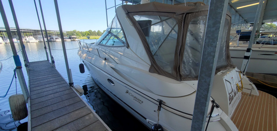 2001 Cruisers Yachts 3470