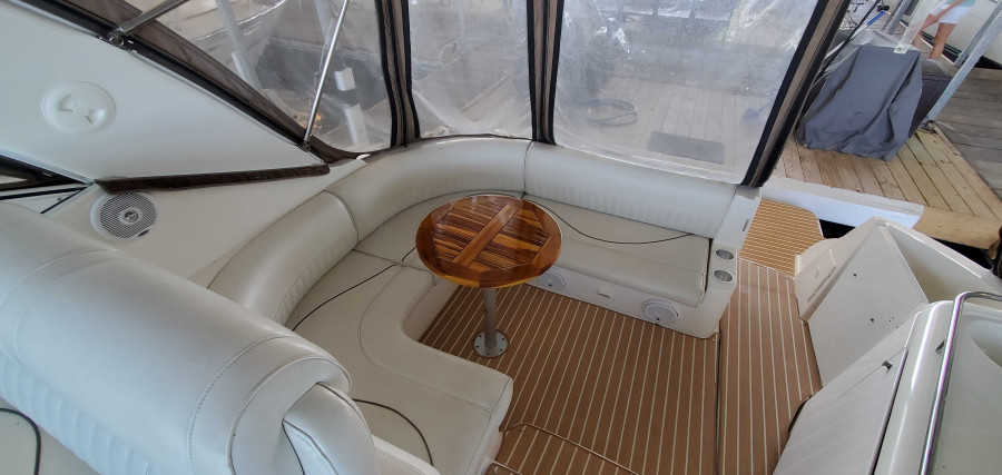 2001 Cruisers Yachts 3470