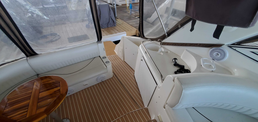 2001 Cruisers Yachts 3470