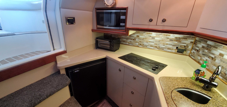 2001 Cruisers Yachts 3470