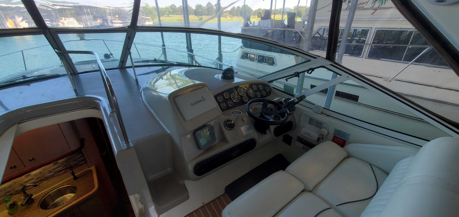 2001 Cruisers Yachts 3470