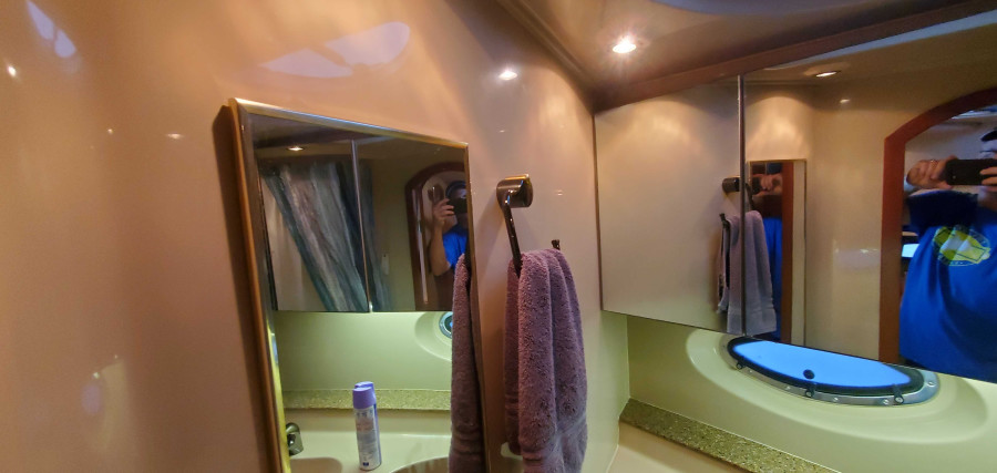 2001 Cruisers Yachts 3470