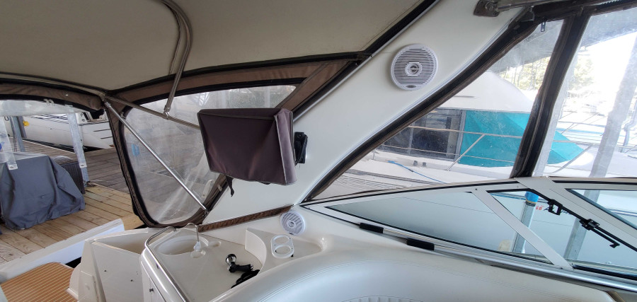 2001 Cruisers Yachts 3470