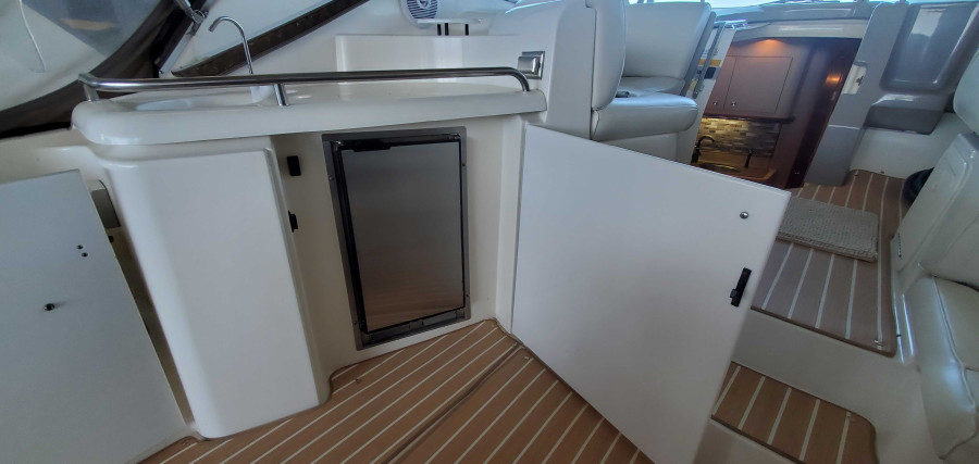 2001 Cruisers Yachts 3470