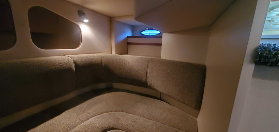 2001 Cruisers Yachts 3470