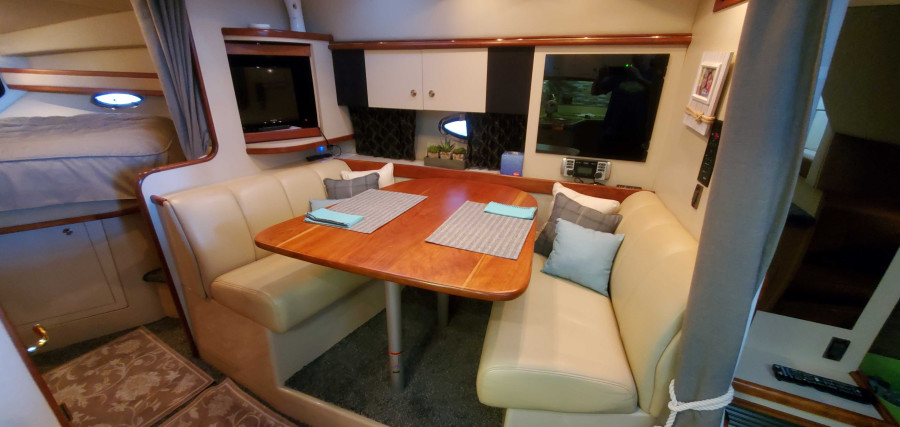 2001 Cruisers Yachts 3470