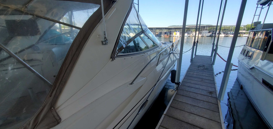 2001 Cruisers Yachts 3470