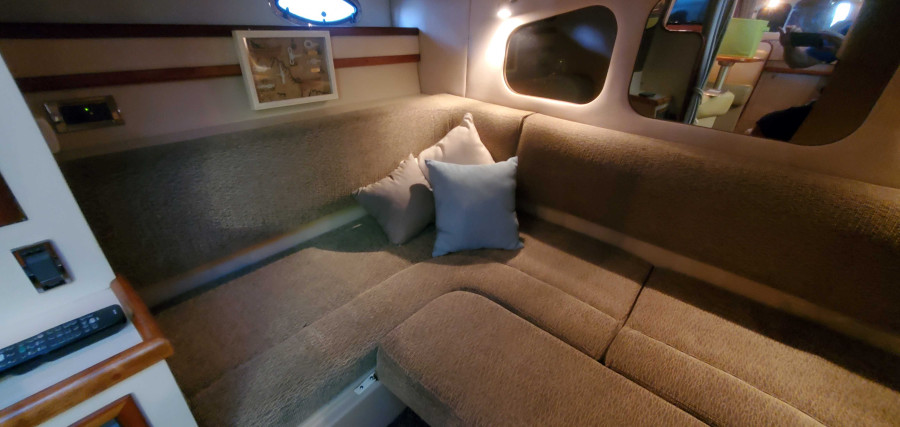 2001 Cruisers Yachts 3470