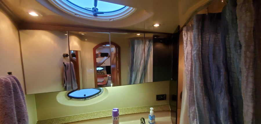 2001 Cruisers Yachts 3470