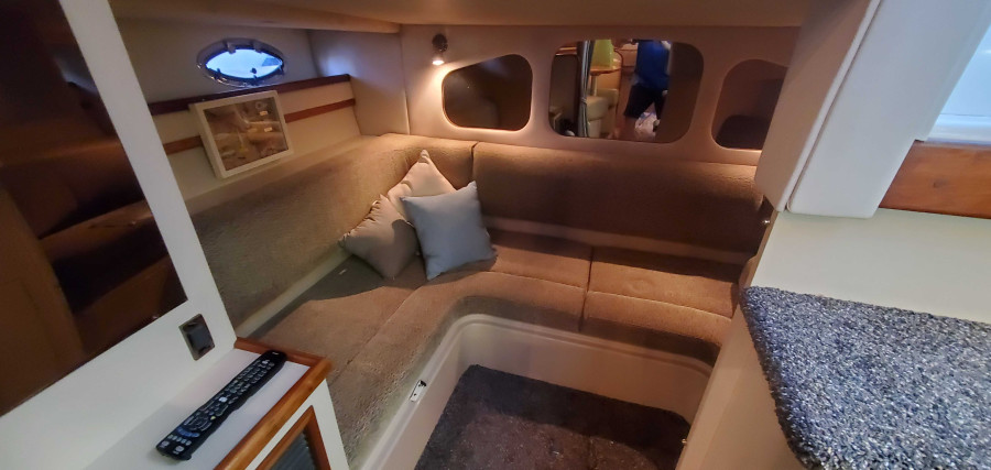 2001 Cruisers Yachts 3470